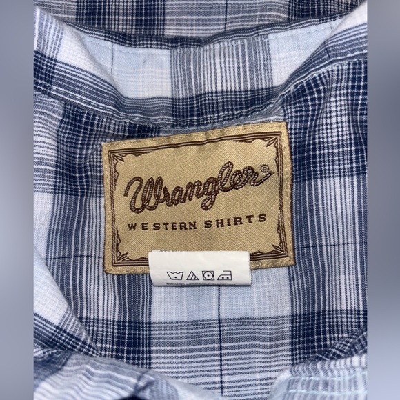 Wrangler blue plaid pearl snap shirt size L - Picture 2 of 3